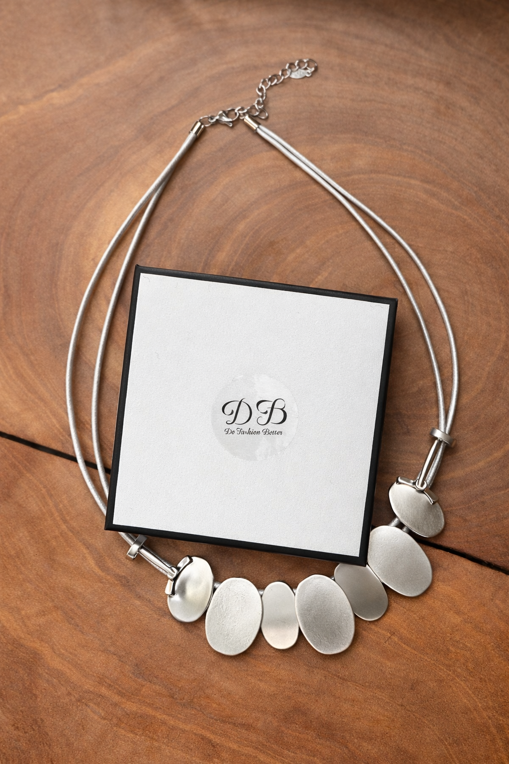 Modern everyday necklace