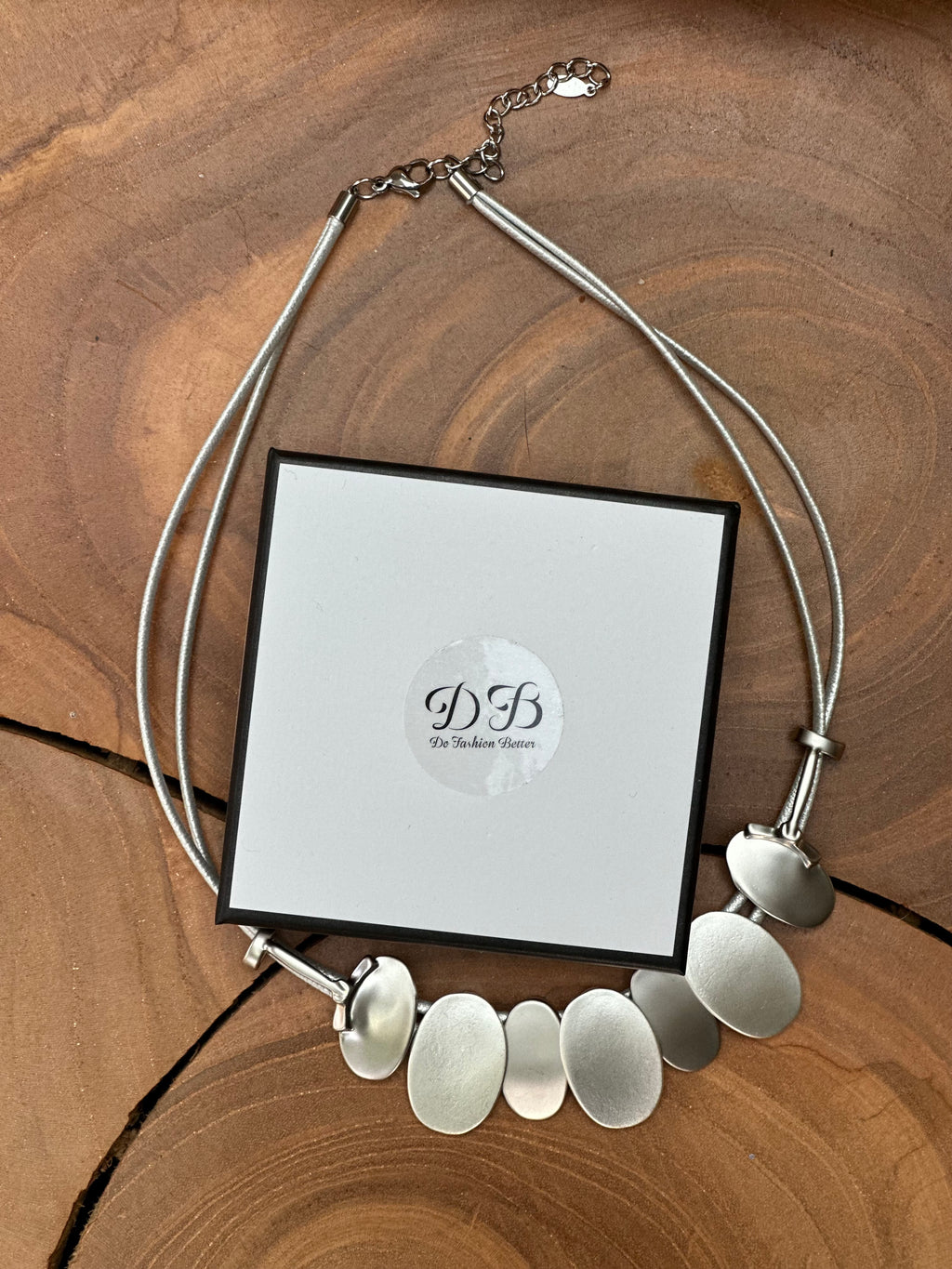 Modern everyday necklace