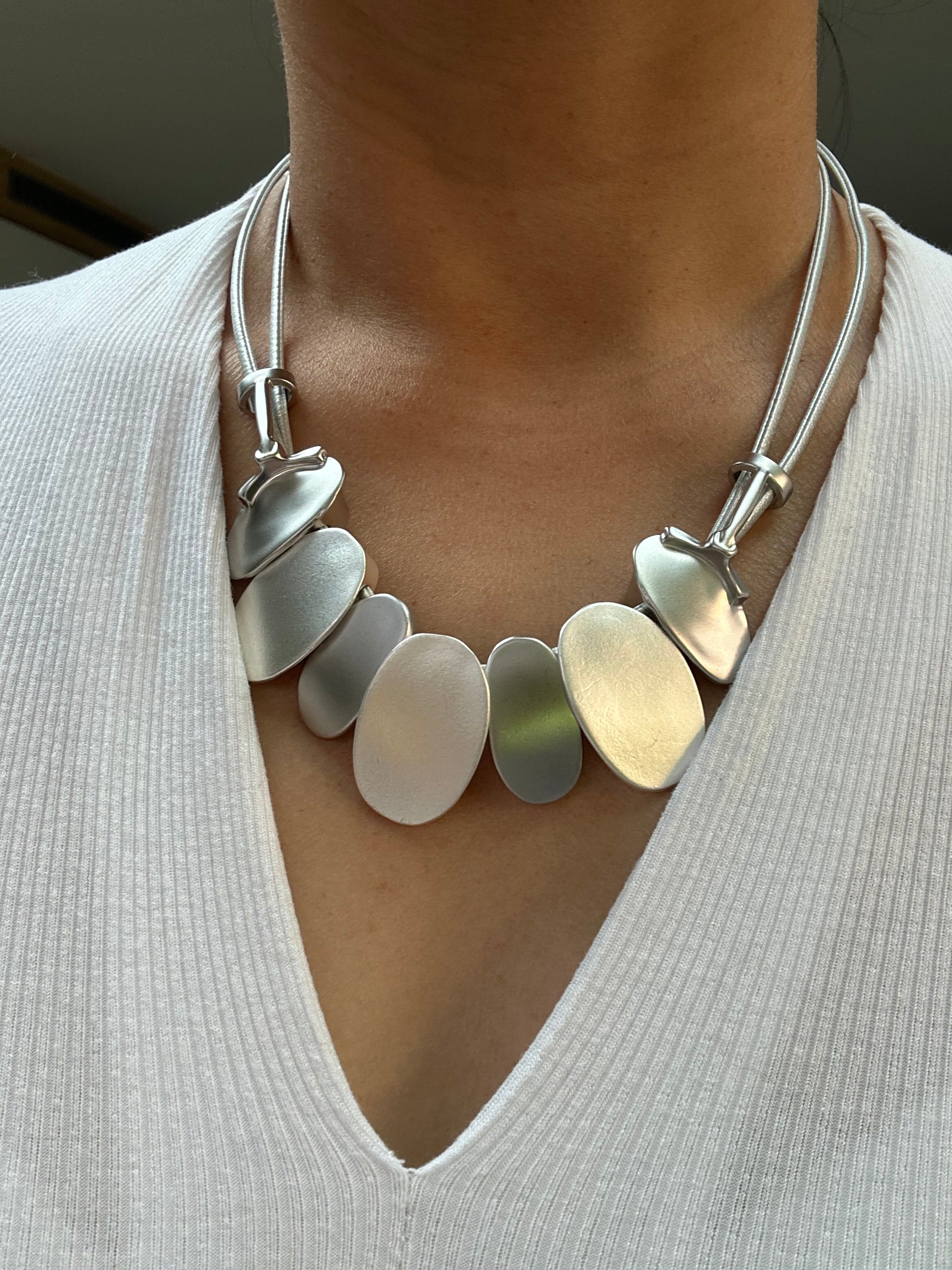 Modern everyday necklace